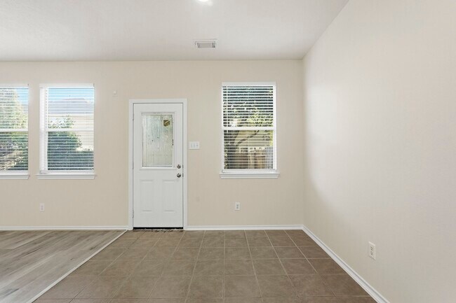 Photo - 5606 Redgrove Ln