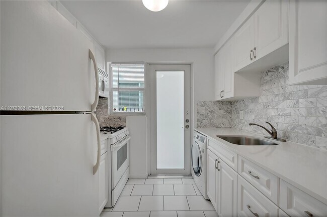 Photo - 1035 Meridian Ave Unit 6