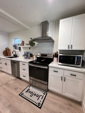 Building Photo - Modern 3-Bedroom End-Unit Townhome with Pr...