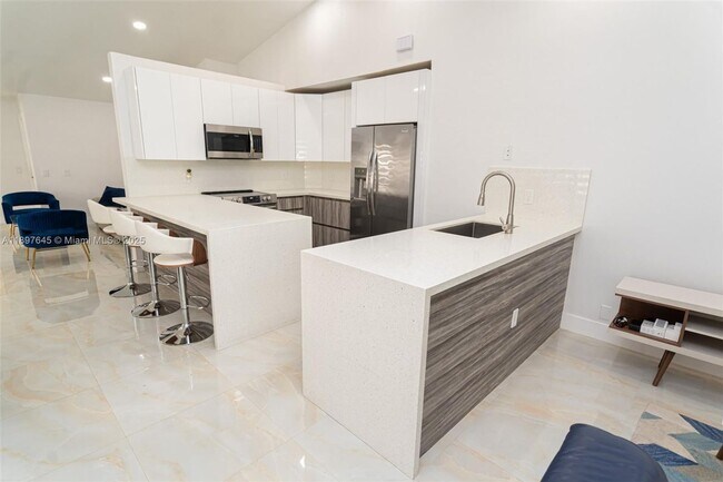 Building Photo - 1328 Plumosa Way