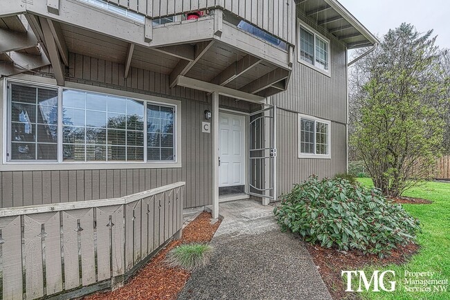Building Photo - 10809 NE 48th Cir Unit #C