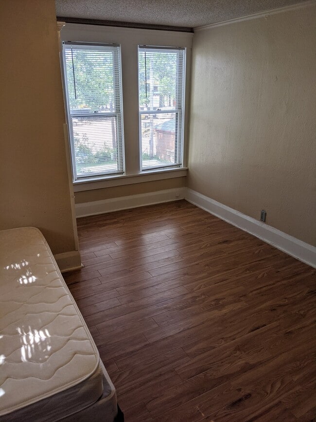 Photo - 812 W Main St