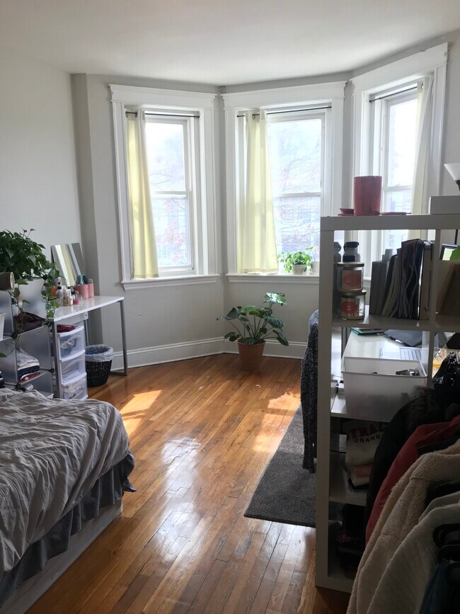 Building Photo - 132 Jersey St Rental