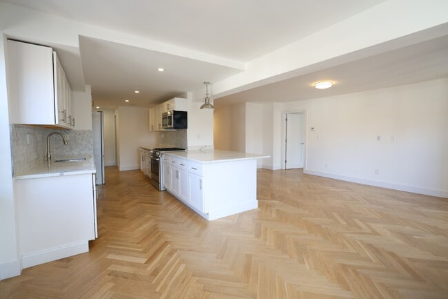 Photo - Lexington Towers