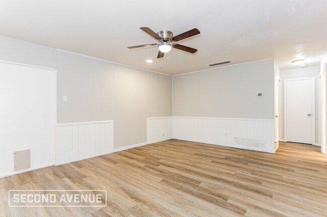 Photo - 422 Southlake Dr