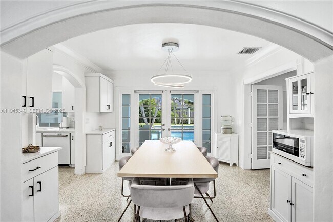 Photo - 280 NE Spanish Ct