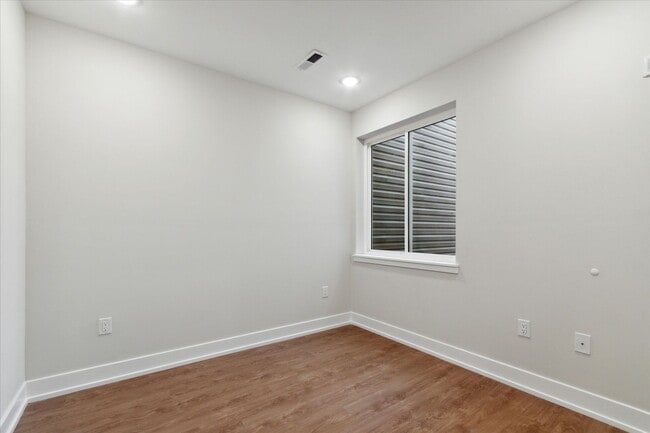 Photo - 723-729 N 35th St