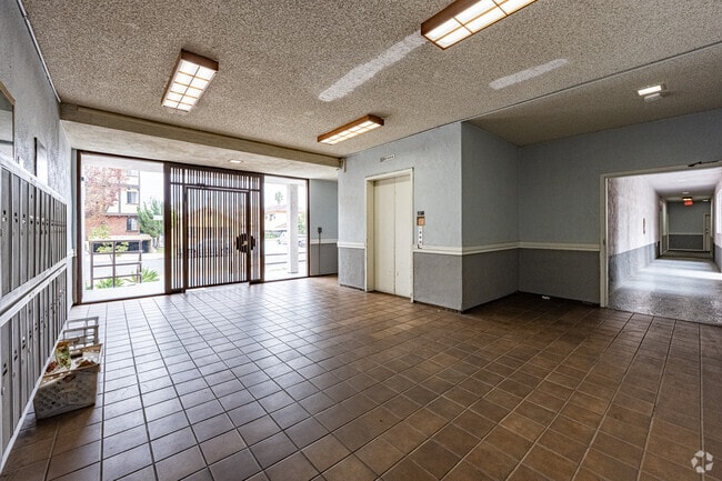 Belmont Plaza Apartment