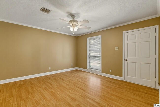Photo - 128 Davis Ln