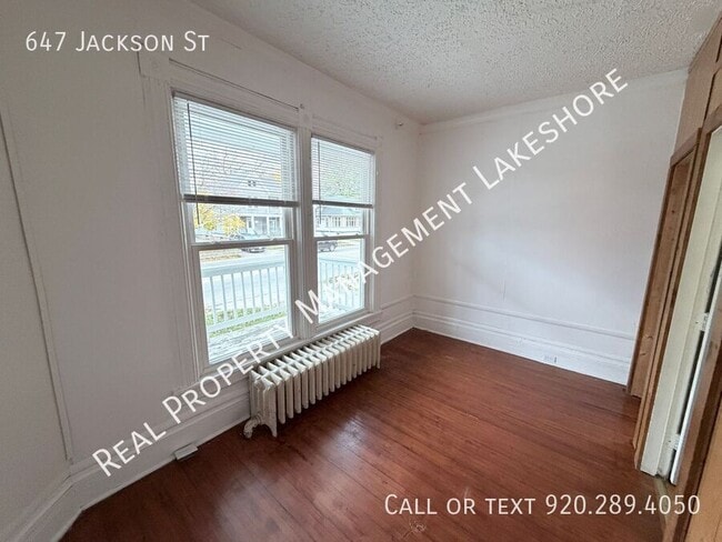 Photo - 647 Jackson St