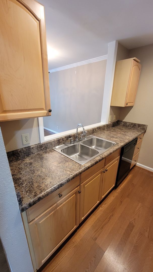 Photo - 2 Bed, 1.5 bath Townhome Available in Down...