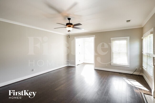 Photo - 1017 Edgewater Ln