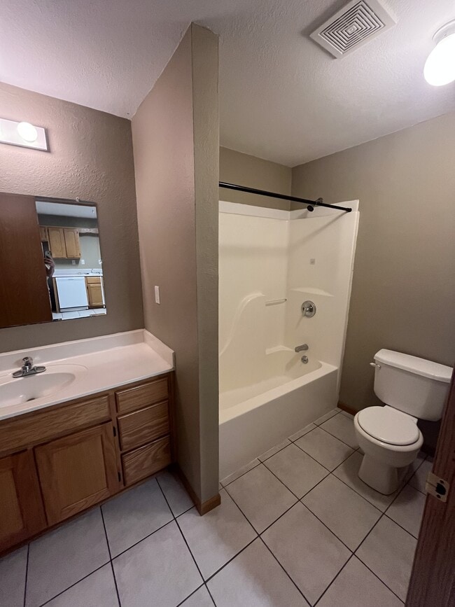 Photo - 408 Ming St