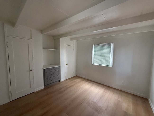 Building Photo - 40360 Mayberry Ave Unit 260 Mayfair D