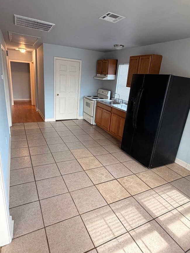 Photo - Large 2/3BD AND 2 FULL BATHS