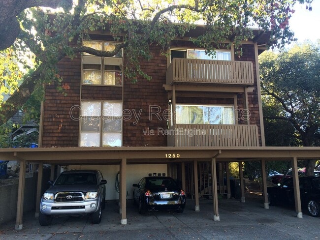 Building Photo - 1250 Escobar St Unit 2