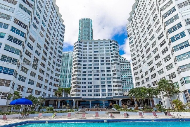 Building Photo - 825 Brickell Bay Dr Unit 2041