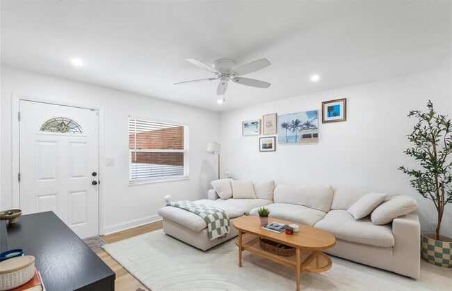 Photo - 6801 20th St N