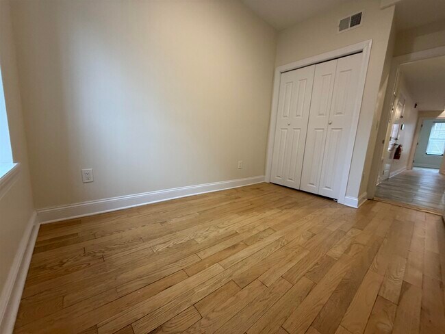 Photo - 84 Van Wagenen Ave Unidad 1L