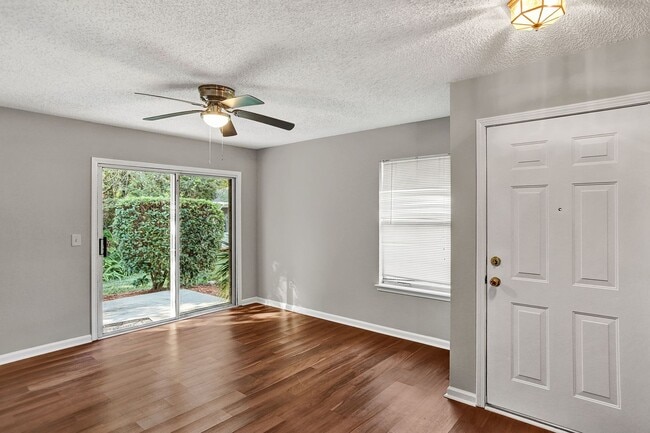 Photo - 3 bedroom/ 2 bathroom condo in gated South...