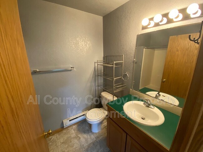 1557 W Jefferson St Unit B