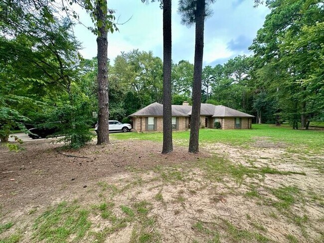 Photo - Updated 3-Bedroom 2.5 Bath Retreat in Whit... House