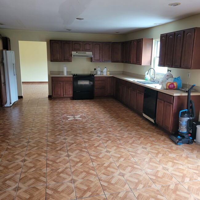 Kitchen - 321 Quarry Rd House