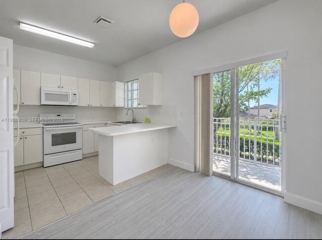 Photo - 2590 NE 3rd Dr Unit 203