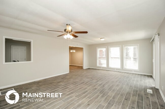 Photo - 33 Skyline Dr SE