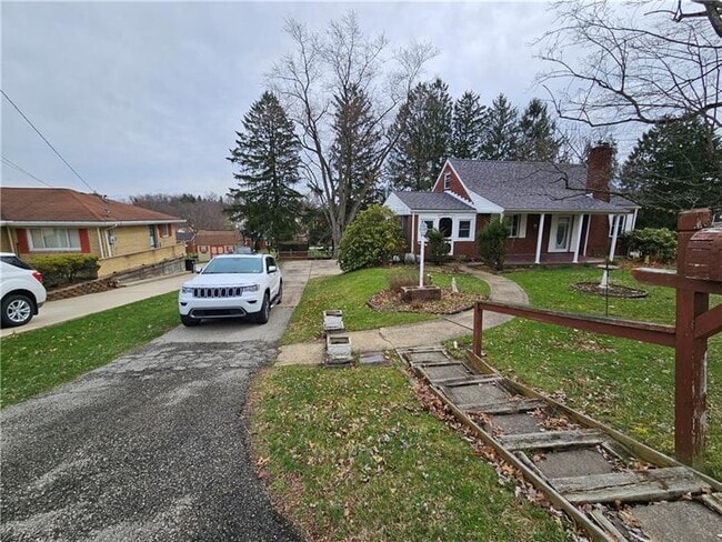 Photo - 471 Kimlyn Ave