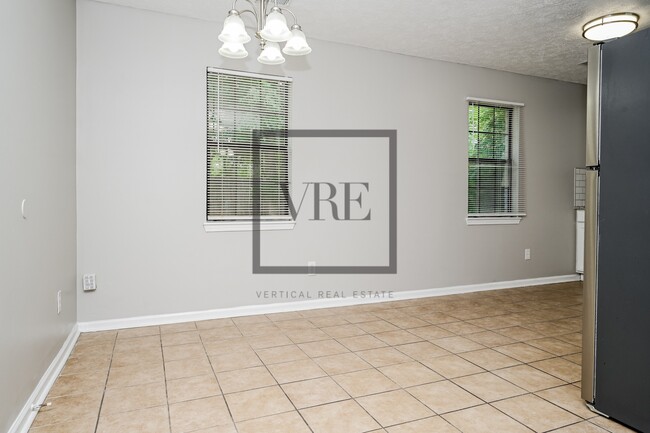 Photo - 125 Grove Creek Dr