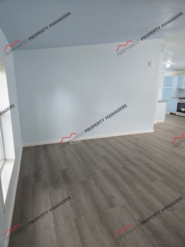 Photo - STATUS: *PENDING APPLICATION* | R332 | $2095 + $100 FLAT RATE W/S