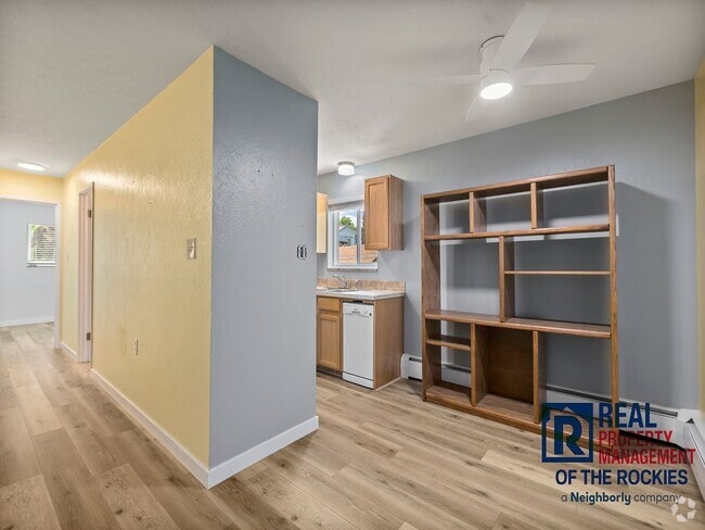 Building Photo - Charming 2 Bed, 1 Bath Condo in Prime Loca...