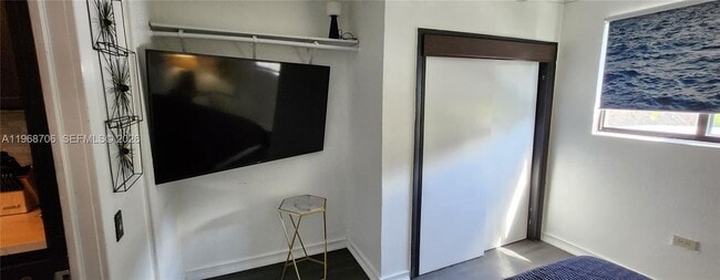 Photo - 168 NW 53rd St Unidad 2