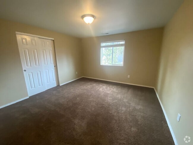 Building Photo - 3 Bedroom Home in SW Bend with Bonus Room!