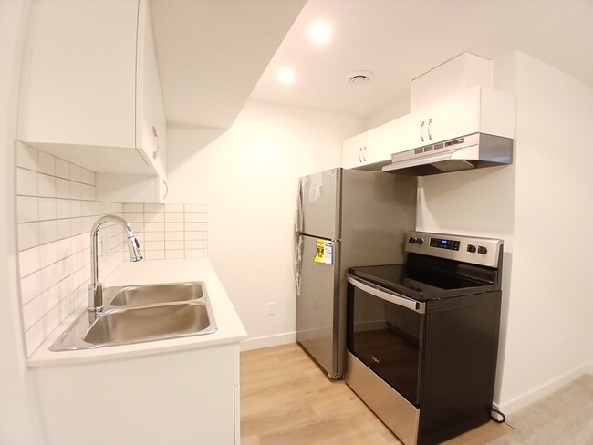 Building Photo - 1954-1209 209 St NW Unit Lower