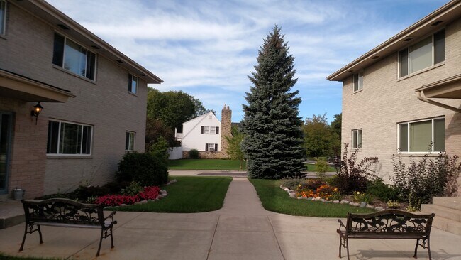 Photo - W169N8904 Hoyt Dr Unit 7