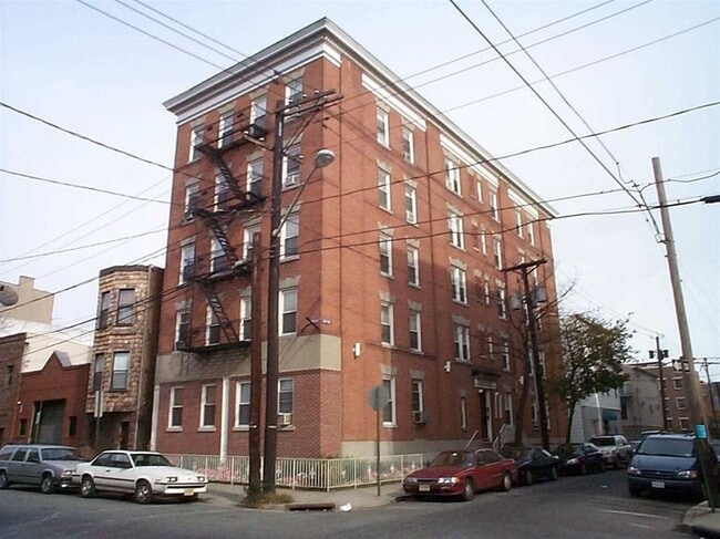 Building Photo - 601 Monroe St Unit 2A