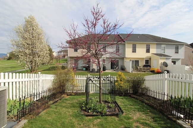 Photo - Liberty Square Townhome with Fenced Yard!