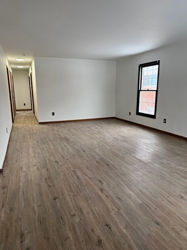 Photo - 6727 Parkland