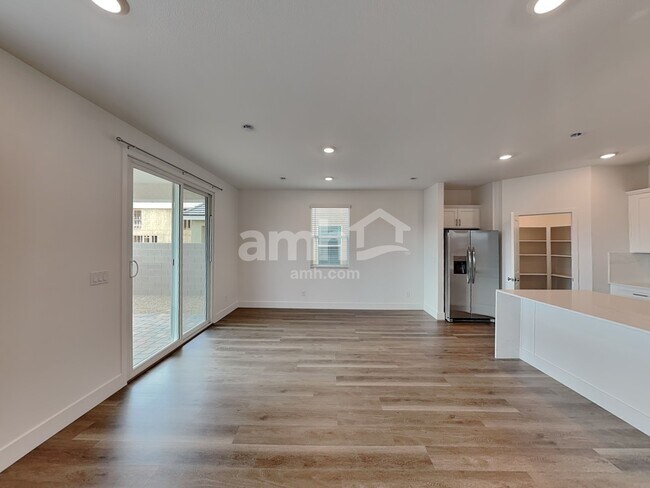 Photo - 5879 Vaes Dothrak St