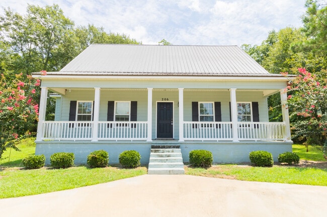 Building Photo - 206 Little Magnolia Ln