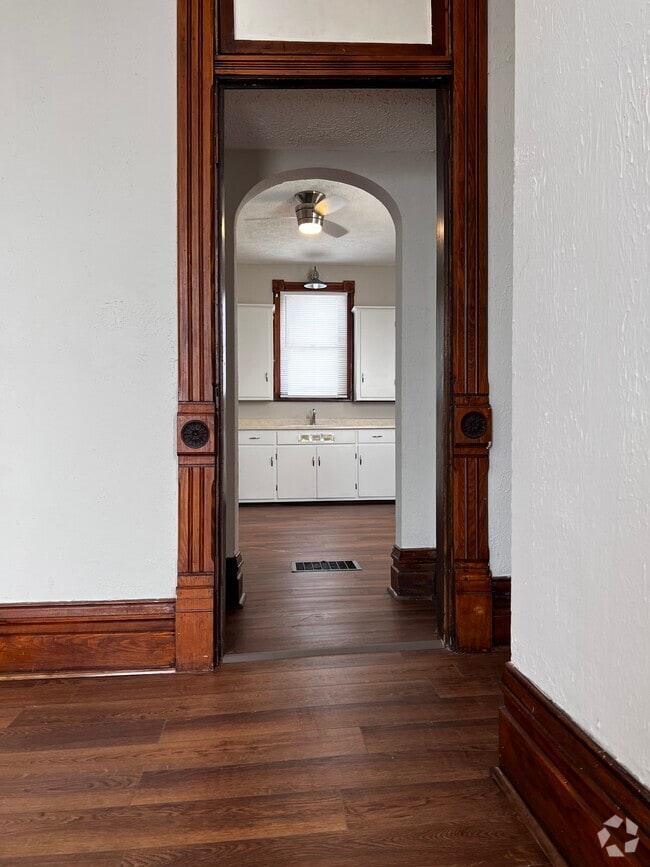 Building Photo - 107 S College Ave Unit Apt 4
