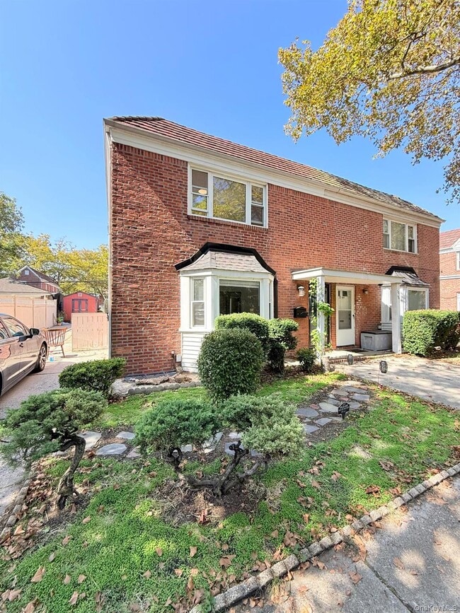 Building Photo - 73-48 199th St Rental