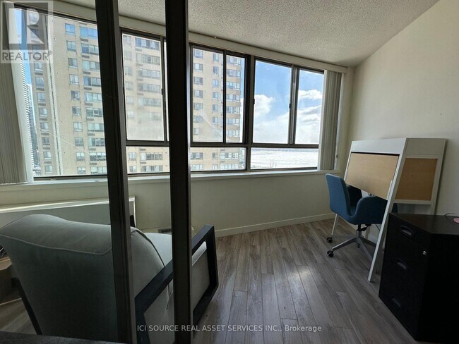 Photo - 270 Queens Quay W Unité 1907