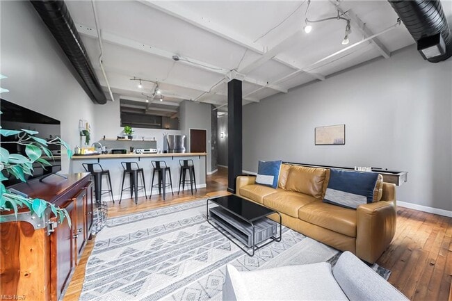 Photo - 1133 W 9th St