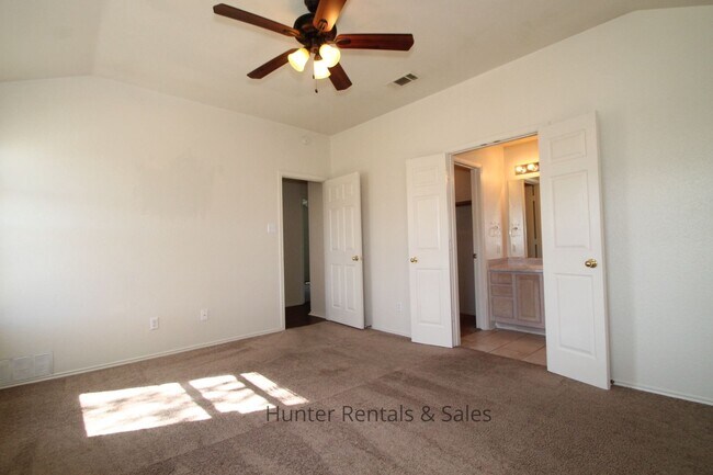 Photo - Amazing Fox Creek Home!