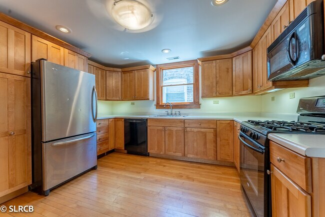 5325 W Montrose Ave Unit 2