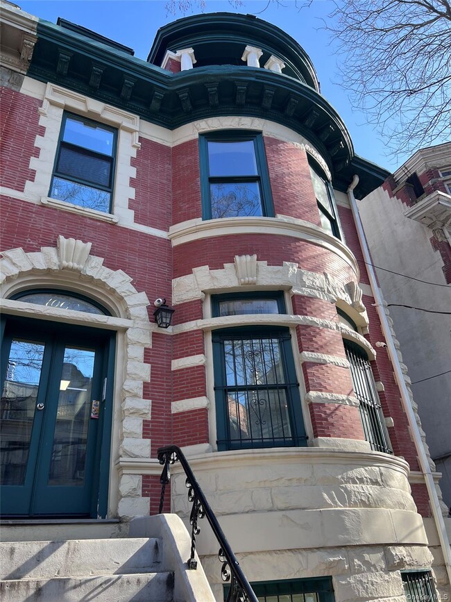 Building Photo - 1062 Clay Ave Unit 1FL