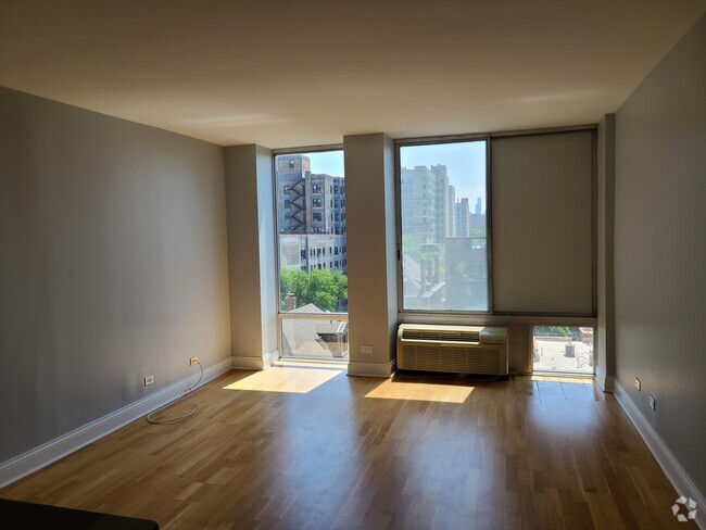 Building Photo - 450 W Briar Pl Unit 7A Rental